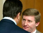 Ahmetov уезжает от Yushchenko к Тимошенко