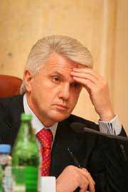 Владимир Litvin в Луганске назвал парламент свинюшником, пошел к людям и наградил