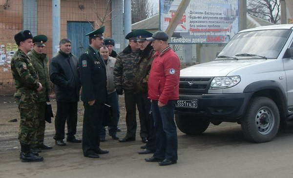 Поскольку российские полицейские передают излишки в Украине. На стрелке прибыли силовики от обеих сторон границы