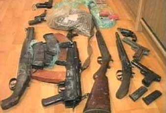 Луганская милиция покупает оружие от населения