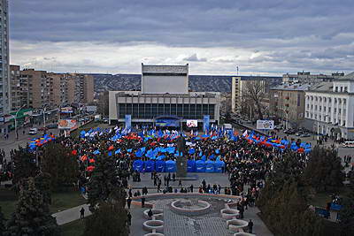 Антиправительственная встреча в Луганске забрала приблизительно 10 тысяч человек фотографии lugansk.proua.com