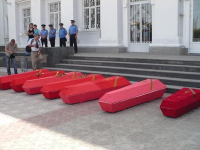 К Северодонецкой должности мэра принесли гробы 